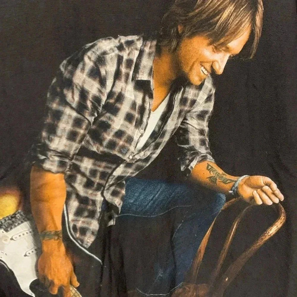 Keith Urban Escape World Tour Concert T-Shirt - Picture 3 of 5